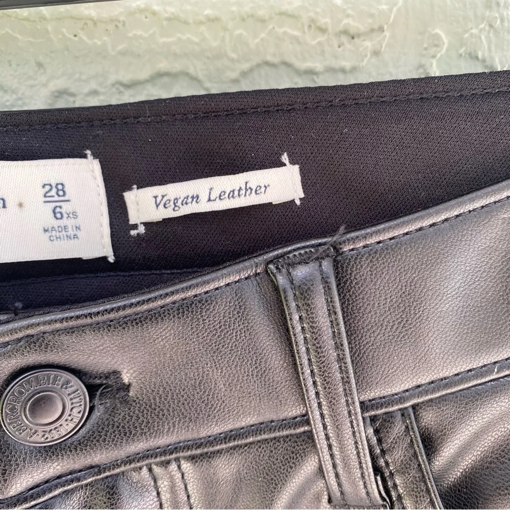 Abercrombie & Fitch Women's Black Vegan Leather High Rise Straight Pants Size 28
